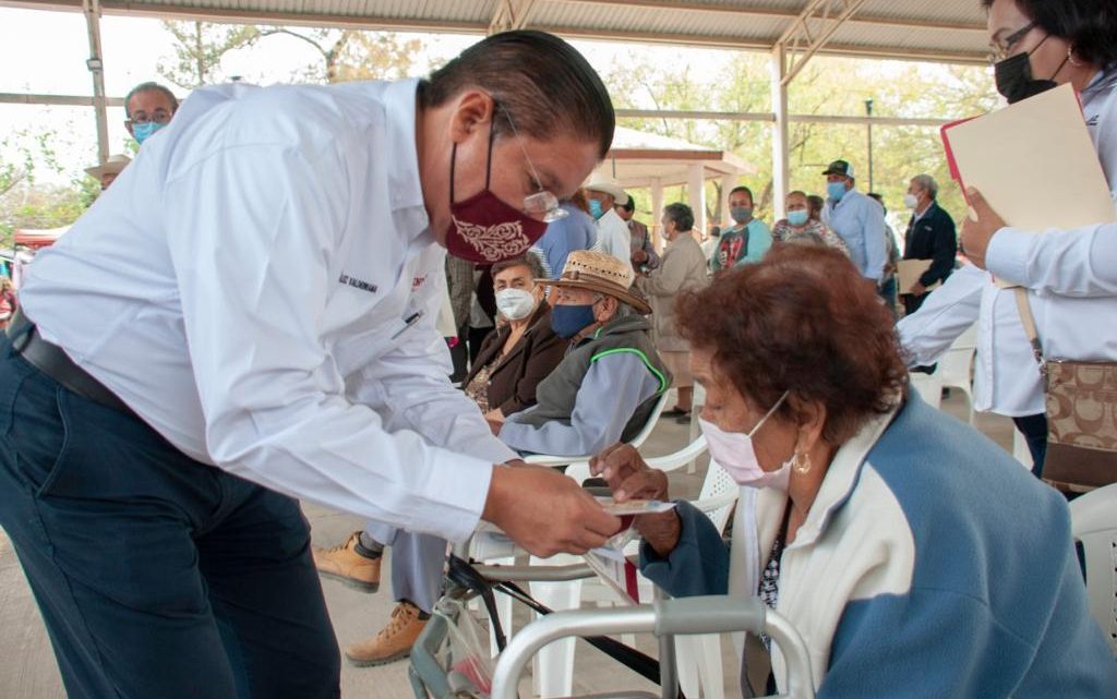 Aumentará a tres mil 900 pensión bimestral para adultos mayores en 2022