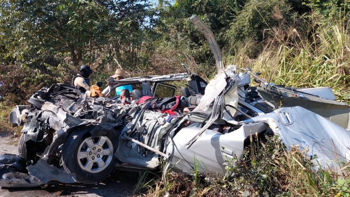 DOS MUERTOS Y MÁS DE 15 LESIONADOS | Dejó choque entre autobús y camioneta