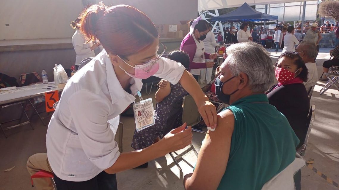 INICIA APLICACIÓN DEL REFUERZO A ABUELITOS