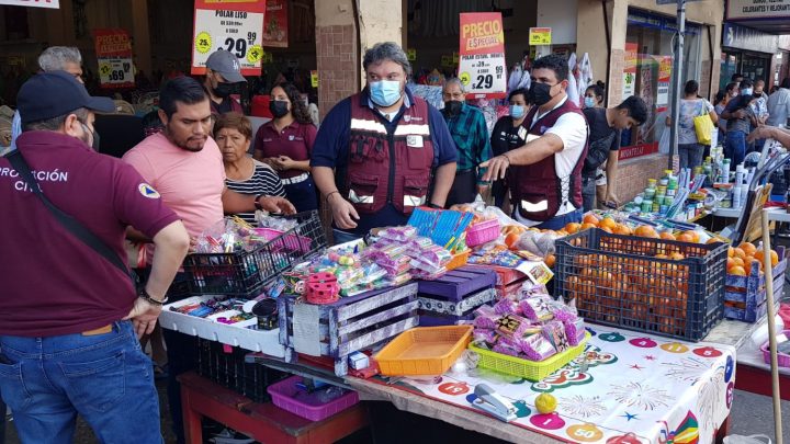 RETIRAN VENDEDORES DE CUETES DE LA ZONA CENTRO DE MADERO