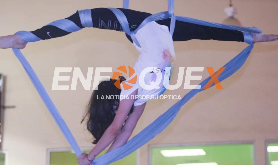 DIVERTIDA CLASE NAVIDEÑA DE DANZA AÉREA