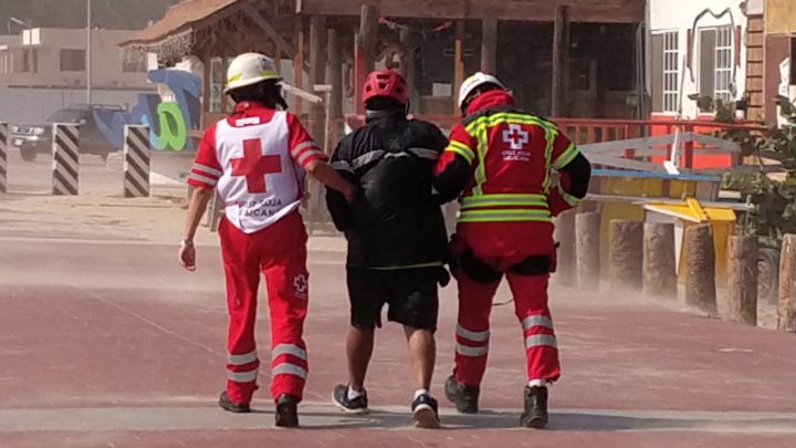 RESCATAN A CICLISTA DE LA PUNTA DEL MALECÓN (Video)