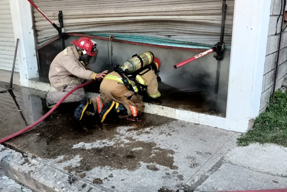 INCENDIO EN UNA BODEGA (Video)