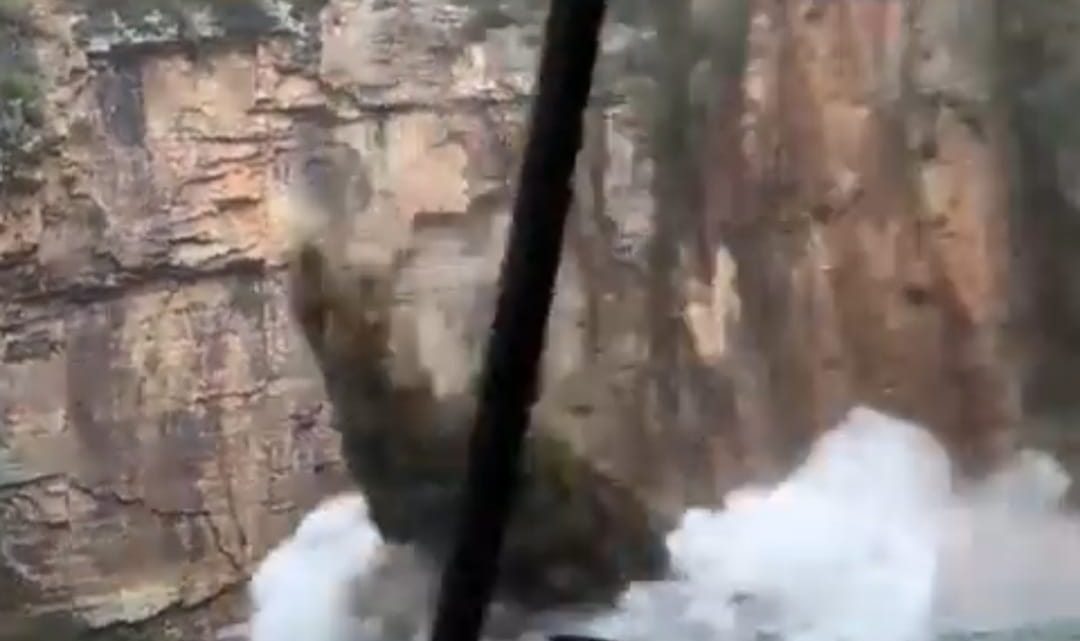 Se desploma pared de rocas sobre lanchas turísticas en Brasil; 6 muertos [Video]