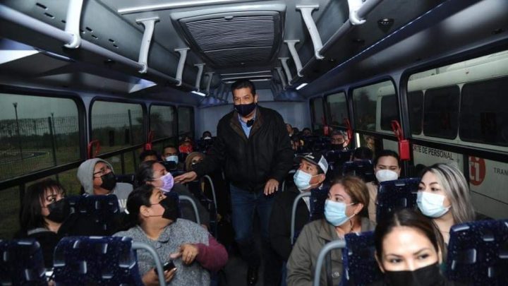 Salen los primeros 30 autobuses con tamaulipecos que recibirán la vacuna en EE.UU