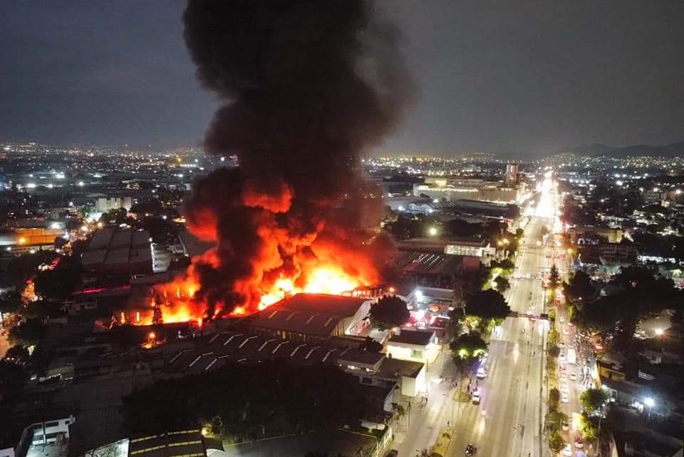 Se incendia fábrica de bicicletas (Video)