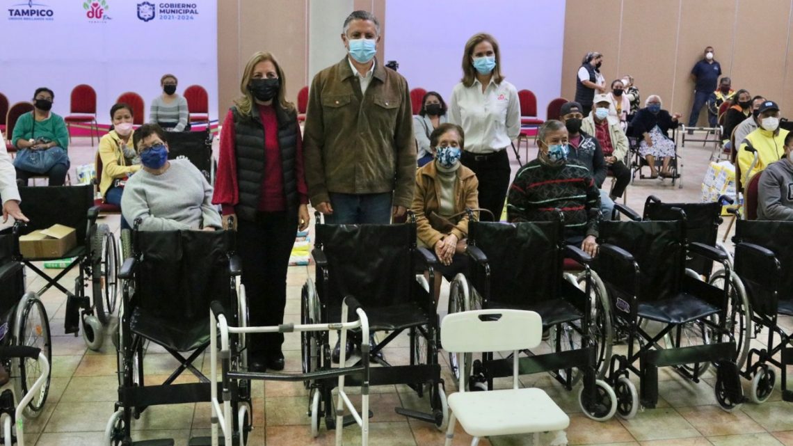 Entregan Chucho Nader y Aída Féres de NaderApoyos Funcionales a Personas con Discapacidad