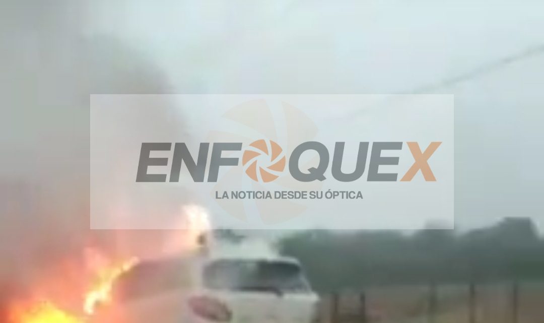 AUTO SE INCENDIA