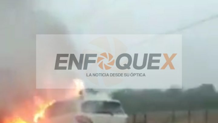 AUTO SE INCENDIA