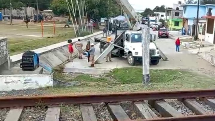 Agradecen vecinos de colonia Serapio Venegas intervención por fuga de aguas residuales