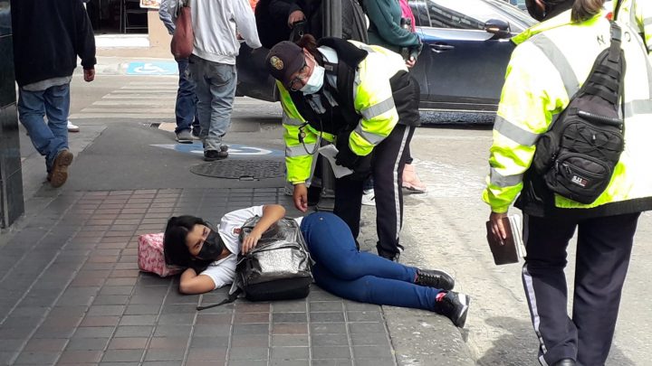 CARRO DE RUTA ARROLLA A MUJER