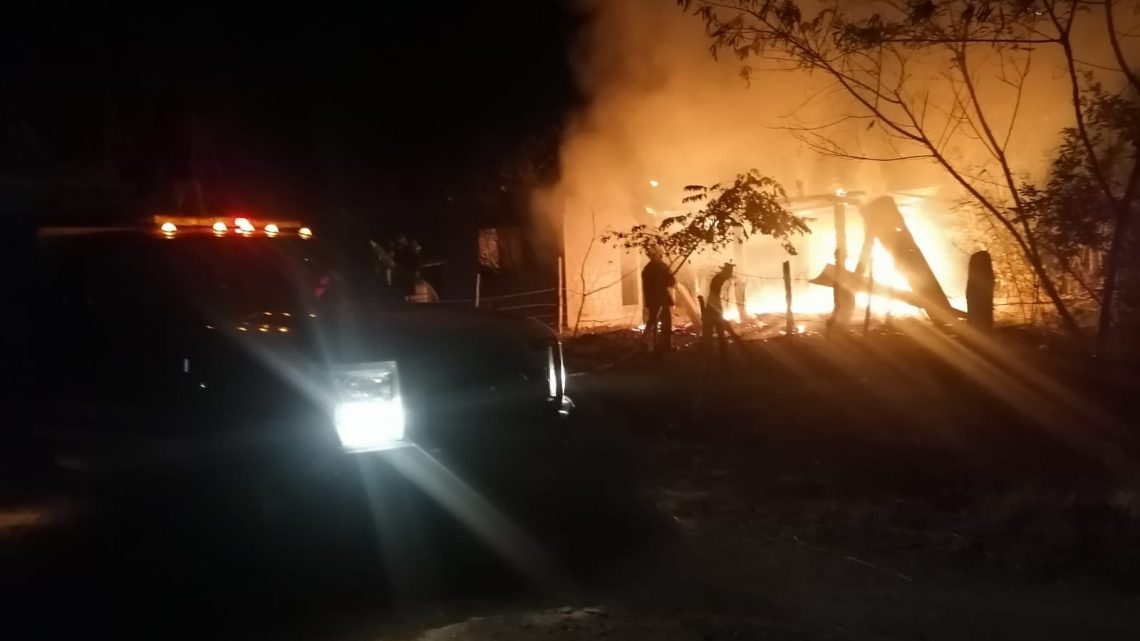 CASA DE CARTÓN TERMINA EN CENIZAS