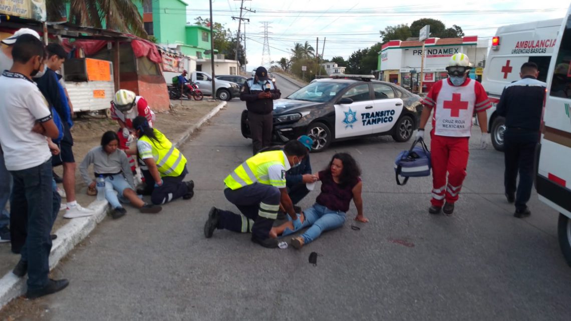 ATROPELLAN A DOS MUJERES