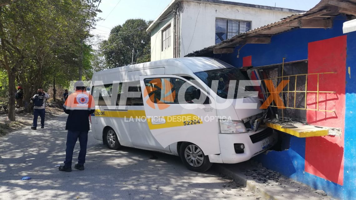 CAMIONETA DE COPPEL CHOCA CONTRA VIVIENDA