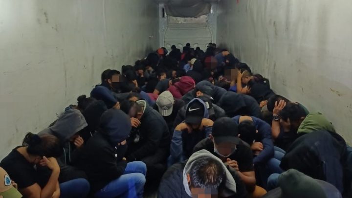 Identifica INM a 133 personas migrantes extranjeras hacinadas en caja refrigerada de tractocamión