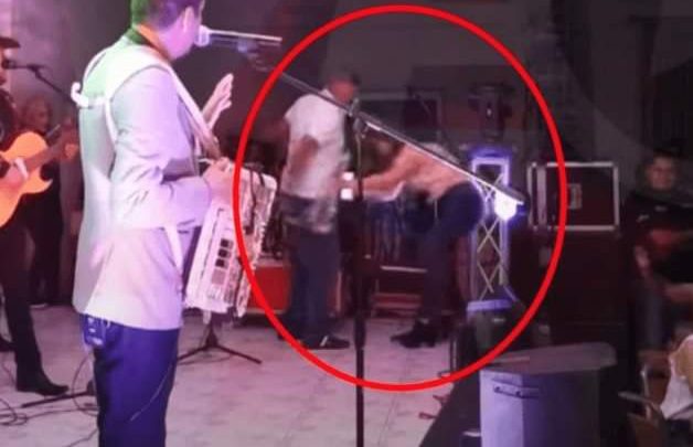 CELOSO SUJETO APUÑALA A MUJER EN PLENO CONCIERTO DE PACO BARRÓN