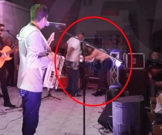 CELOSO SUJETO APUÑALA A MUJER EN PLENO CONCIERTO DE PACO BARRÓN