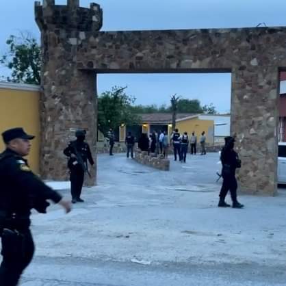 Operativo en un motel de Escobedo, hallan a una mujer sin vida