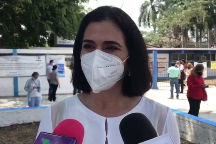 ACUDE REGIDORA DE TAMPICO MÓNICA VILLARREAL A VOTAR EN LA REVOCACIÓN DE MANDATO