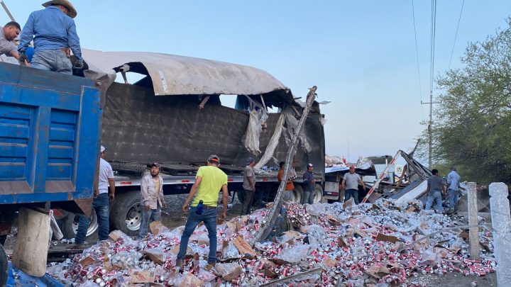 VUELCA TRÁILER CON CERVEZA [Video]