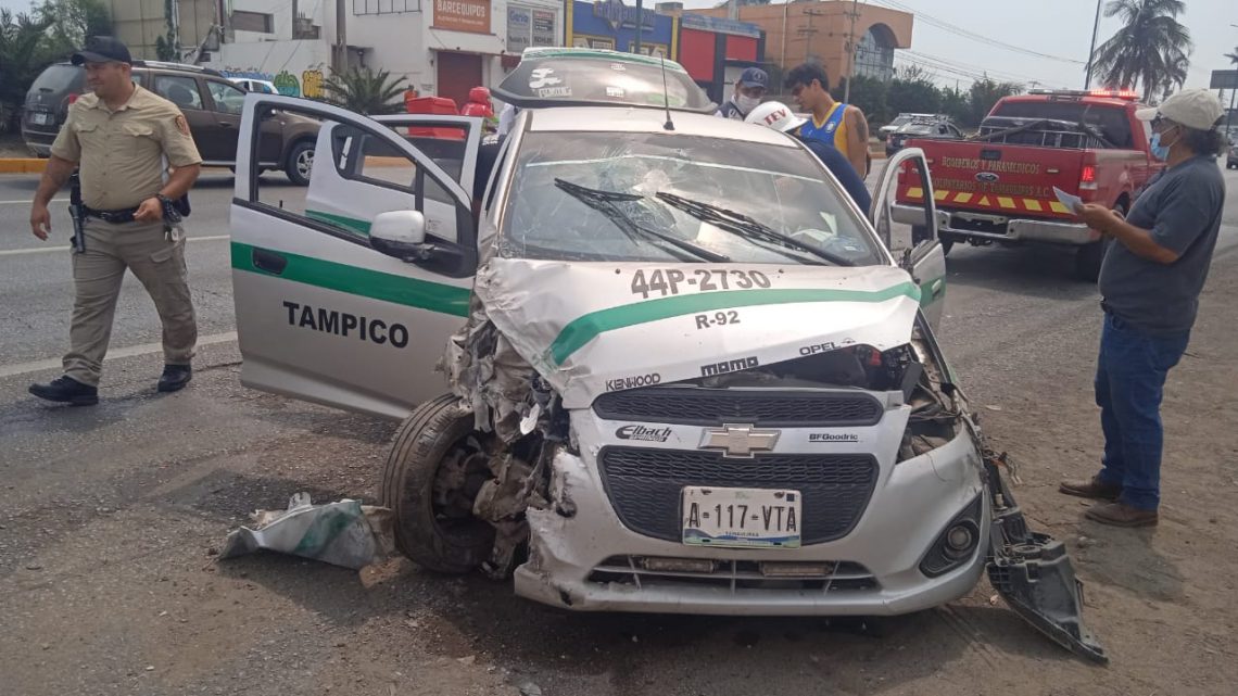 TRÁILER CHOCA A CARRO DE RUTA