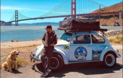 Mueren influencer y su perro que viajaban por el mundo a bordo de un volkswagen