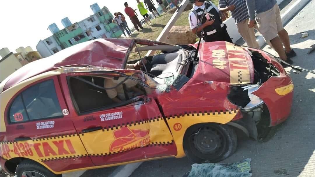 VELOZ TAXI TAMAULIPECOS CHOCA Y VUELCA