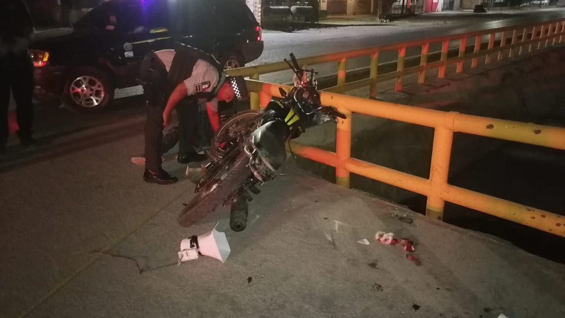 EBRIO MOTOCICLISTA DERRAPA EN EL BULEVAR PRIMEX