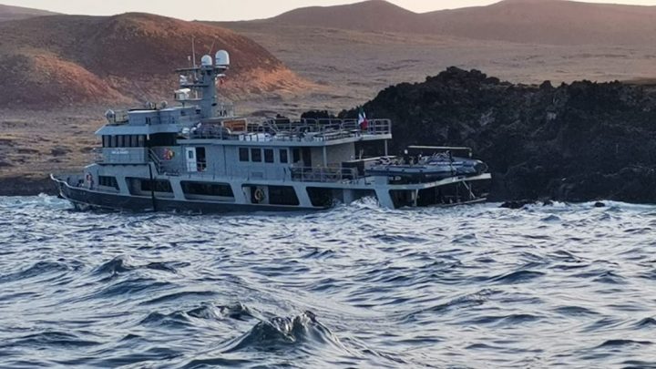 MARINA RESCATA A 25 PERSONAS QUE SE ENCONTRABAN A BORDO DEL BUQUE “SOCORRO VORTEX”, EN ISLA SOCORRO