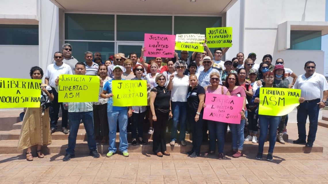 Protestan trabajadores de salud; piden libertad de su líder Adolfo Sierra