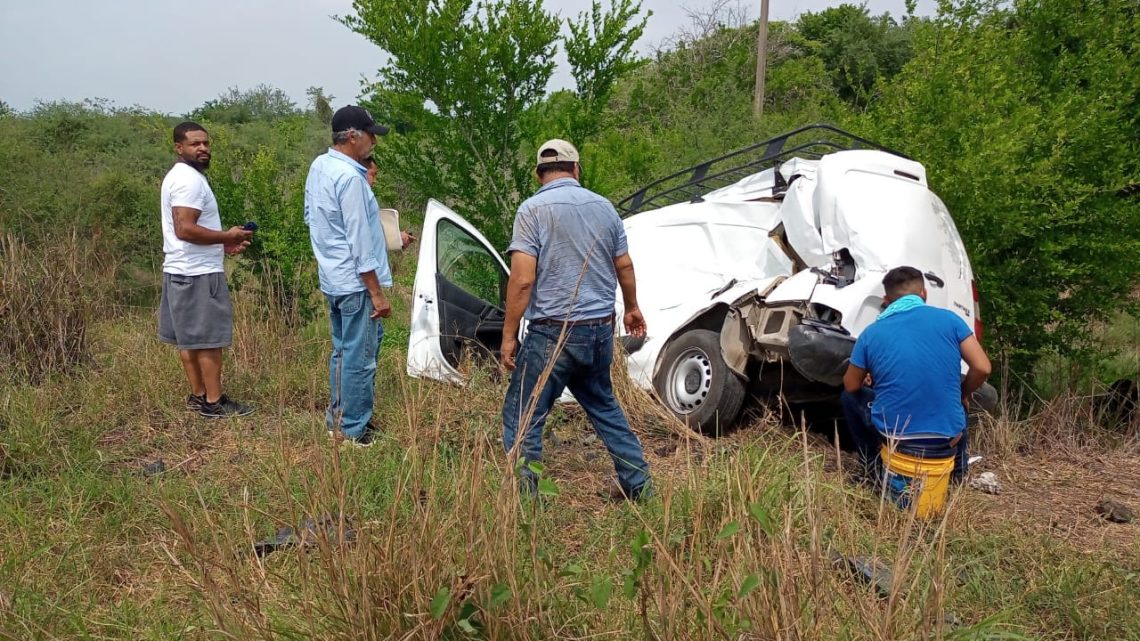 Colisión entre dos camionetas deja cuatro lesionados