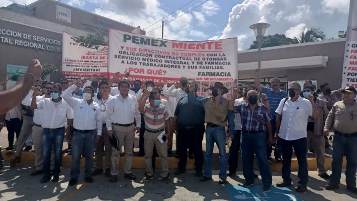 Protestan en el hospital  regional de Pemex; faltan medicamentos  y doctores