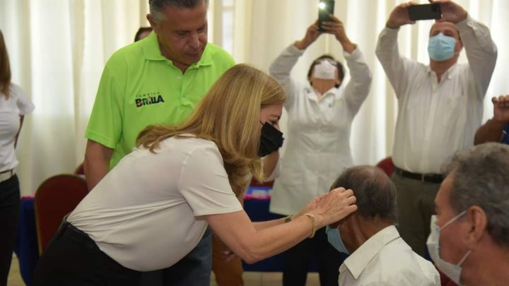 Entregan Chucho Nader y Aída Féres  Aparatos Auditivos a Cien Tampiqueños