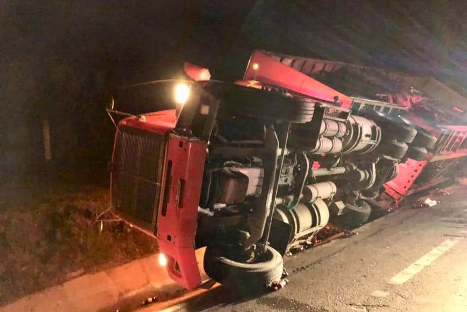 TRÁILER DE LA COCA SE VOLCÓ EN LA CARRETERA TAMPICO-MANTE