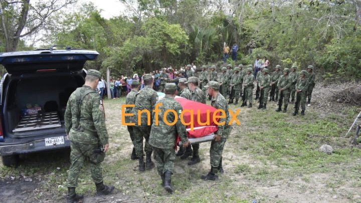 MILITAR ES DESPEDIDO CON HONORES