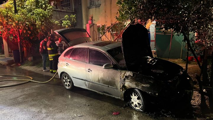 SE INCENDIA AUTO | Estaba estacionado