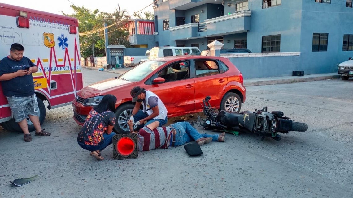 AMANECIDO MOTOCICLISTA SE ESTRELLA CONTRA AUTO