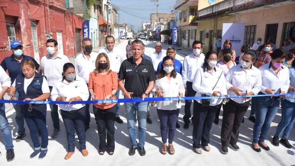 Entrega Chucho Nader Pavimentación en la Zona Centro