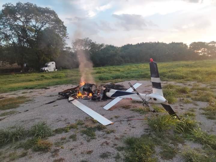 Asesinan a cuatro personas y queman helicóptero en Tamasopo