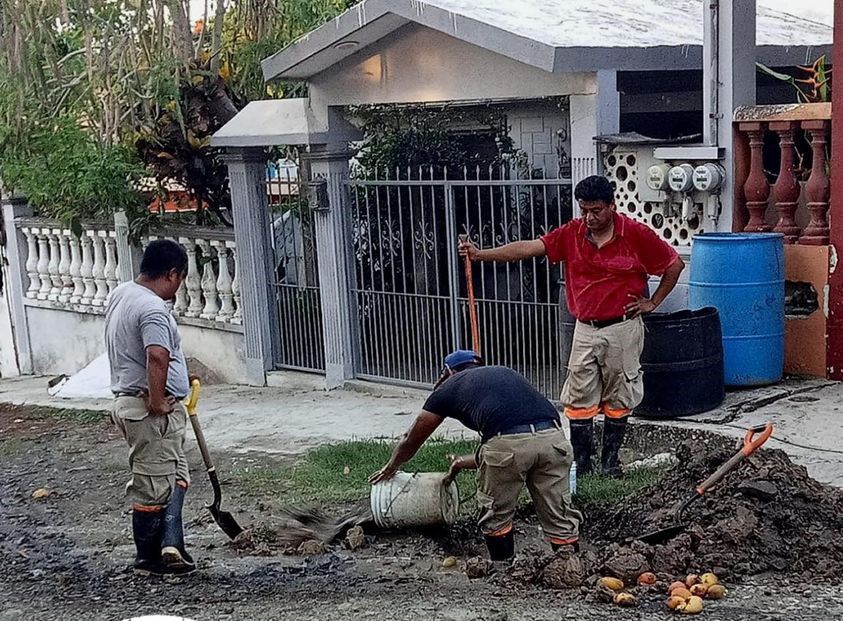 COMAPA Altamira repara fugas de agua en ejido Medrano y colonia Tampico-Altamira