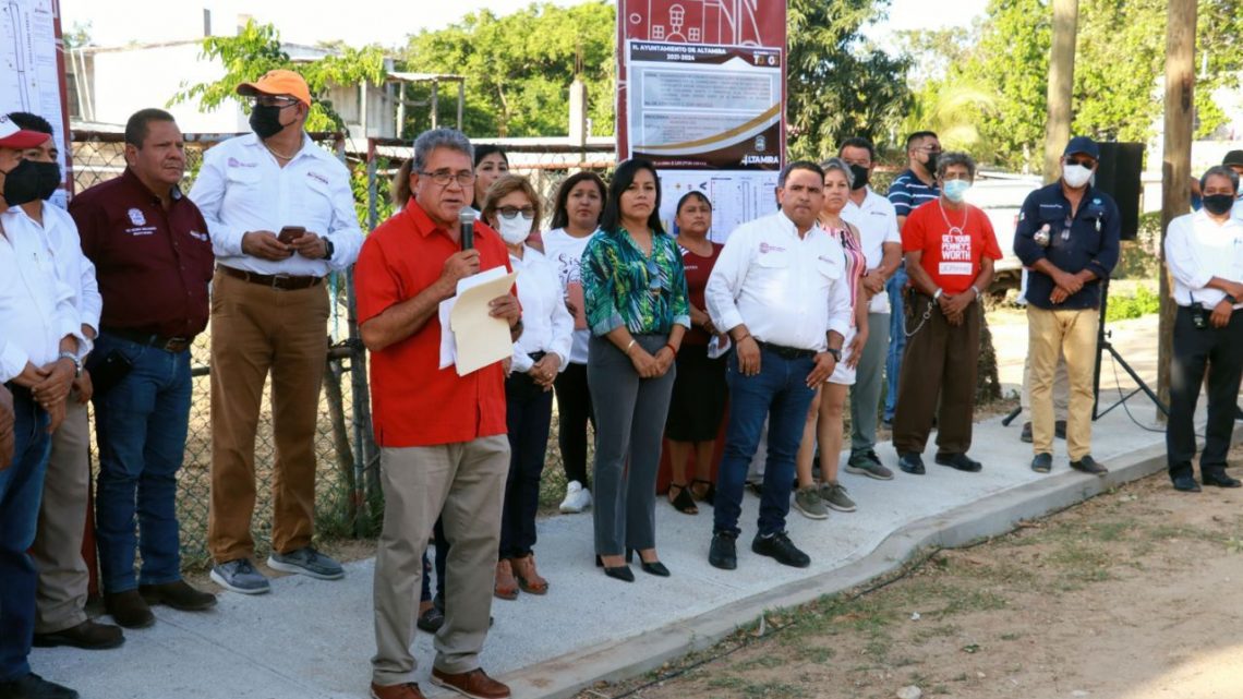 ATIENDE ARMANDO MARTÍNEZ REZAGO EN INFRAESTRUCTURA URBANA