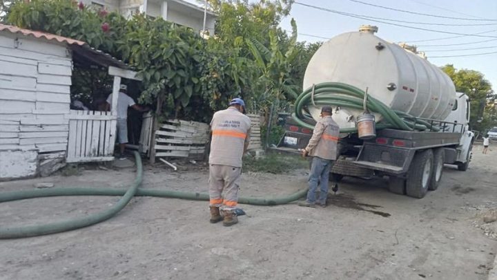 Desazolva COMAPA Altamira fosas sépticas en colonia Guadalupe Cervantes