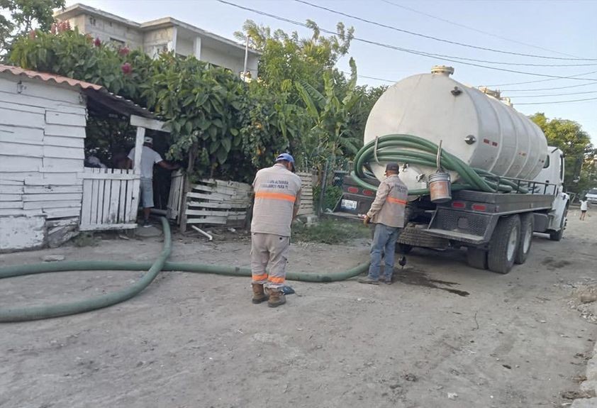 Desazolva COMAPA Altamira fosas sépticas en colonia Guadalupe Cervantes