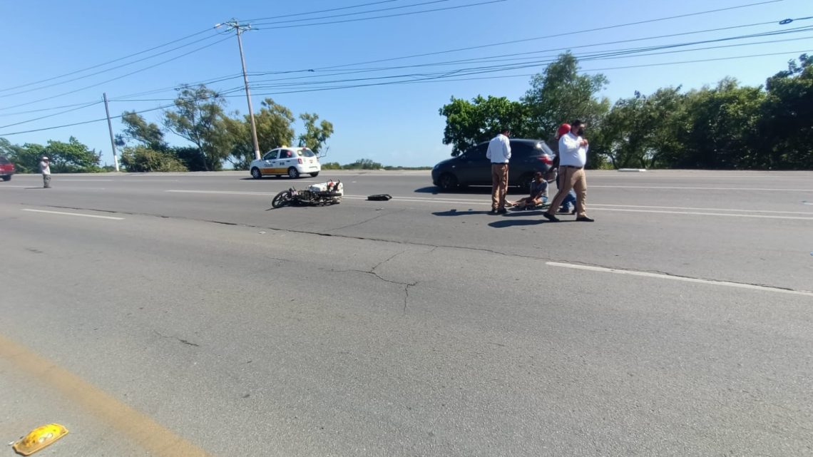 TRÁILER IMPACTA A MOTOCICLISTAS