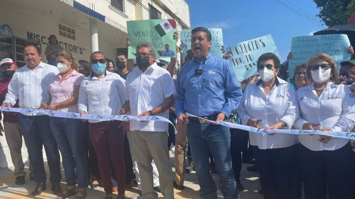 Inauguran alcalde y gobernador pavimentación de vialidades