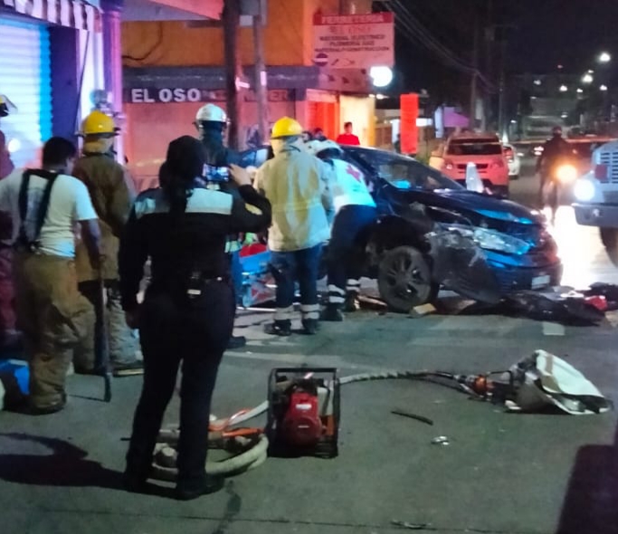 PRENSADA | Una mujer quedó lesionada al interior del vehículo donde viajaba