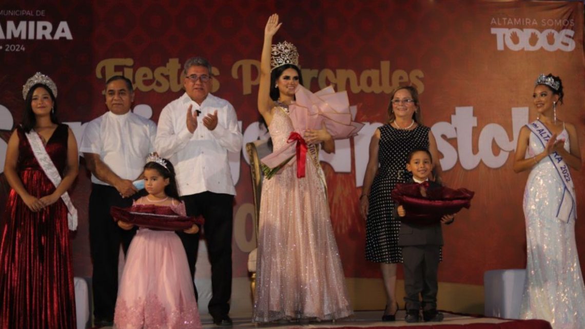 CORONAN A REINA DE LAS FIESTAS DE SANTIAGO APÓSTOL 2022