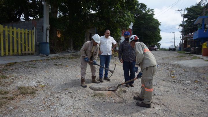 Repone COMAPA Altamira tapas en pozos de visita