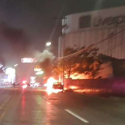 SE INCENDIA AUTOMÓVIL