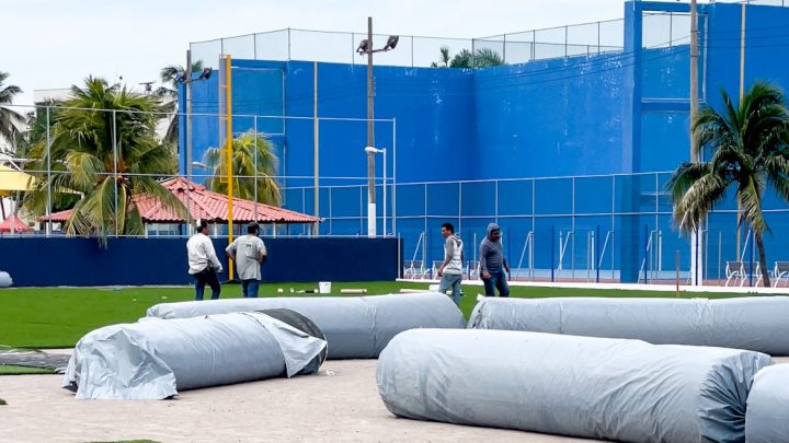 Supervisa Chucho Nader Reconstrucción de Campo de Softbol en la UNIDEP